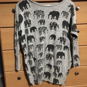 Sweater with elephant print